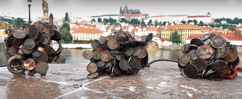 Mince vytažené z vody na magnetech