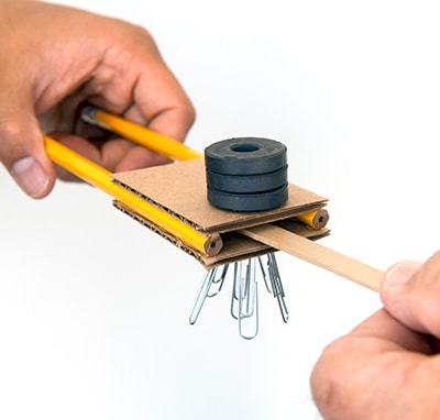 Dřevo nestíní magnetické pole