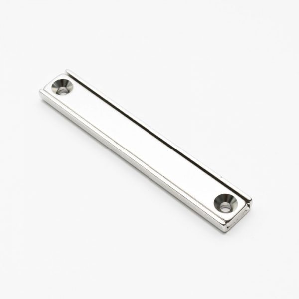 Magnet v pouzdře s dírami pro šrouby 80x13,5x5 mm