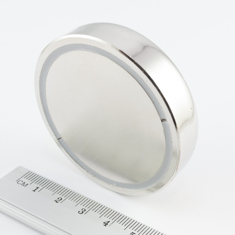 Magnet v pouzdře s vnějším závitem 60x15 mm