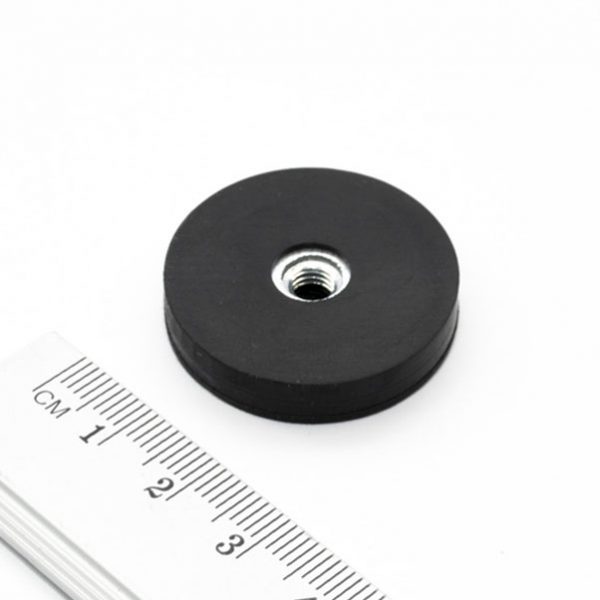 Magnet v pouzdře s vnitřním závitem 31x6 mm pogumovaný