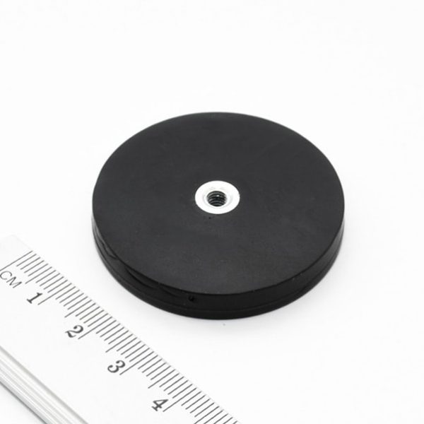 Magnet v pouzdře s vnitřním závitem 43x6 mm pogumovaný