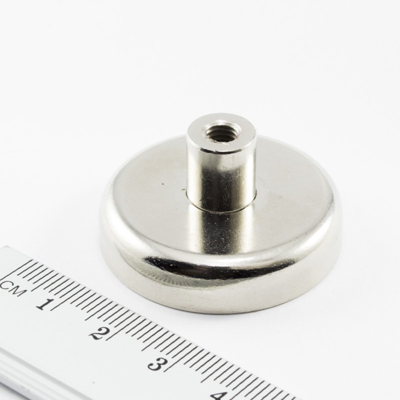 Magnet v pouzdře s vysunutým vňitřním závitem 36x8 mm