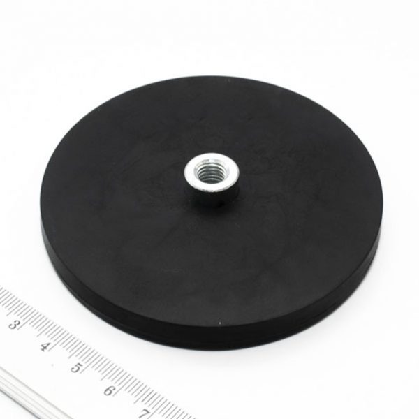 Magnet v pouzdře s vysunutým vnitřním závitem 88x8,5 mm pogumovaný