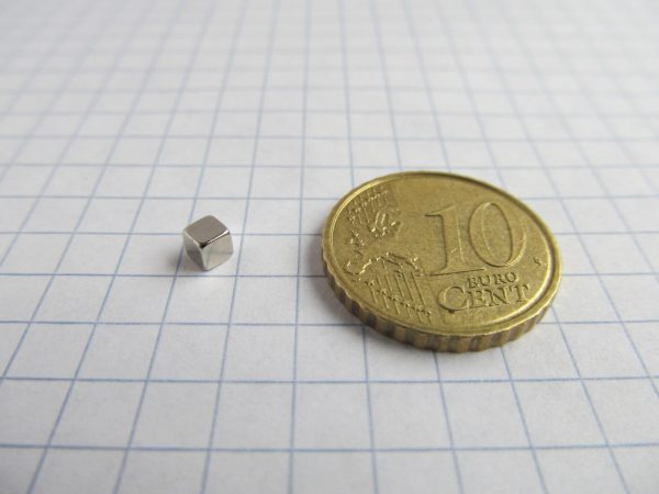 Neodymový magnet kostka 3x3x3 mm - N52