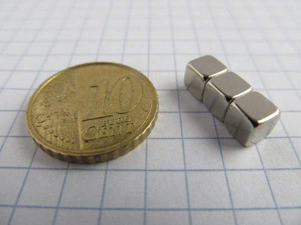 Neodymový magnet kostka 4x4x4 mm - N42