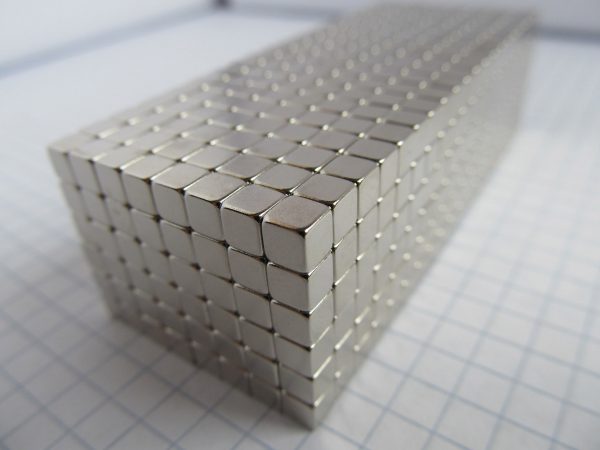 Neodymový magnet kostka 4x4x4 mm - N42