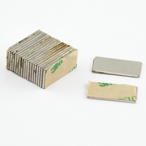 Neodymový magnet kvádr 20x10x1 mm se samolepkou - N38
