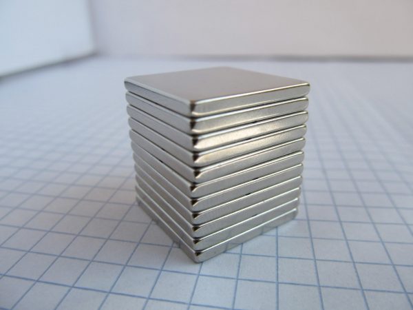 Neodymový magnet kvádr 20x20x2 mm - N38