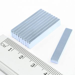 Neodymový magnet kvádr 30x5x2 mm Zn - N35