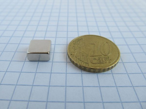 Neodymový magnet kvádr 7x7x3 mm - N38