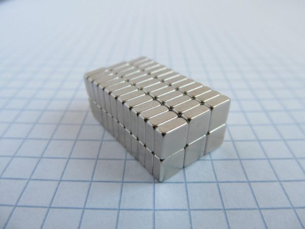 Neodymový magnet kvádr 7x7x3 mm - N38