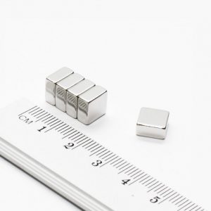 Neodymový magnet kvádr 8x8x4 mm - N38