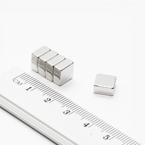Neodymový magnet kvádr 8x8x4 mm - N38