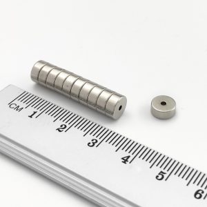 Neodymový magnet prsten 7-1,5x3 mm - N38