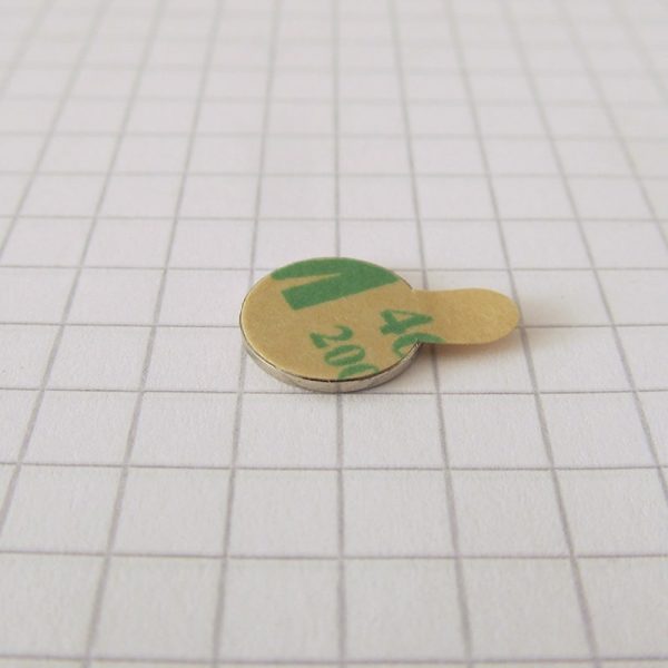 Neodymový magnet válec 10x1 mm se samolepkou - N38