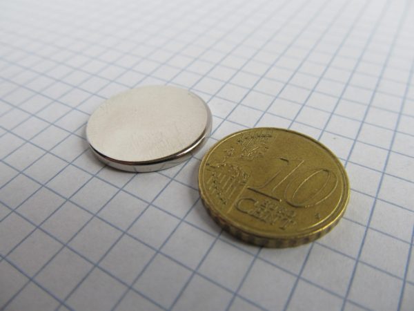Neodymový magnet válec 20x2 mm - N38