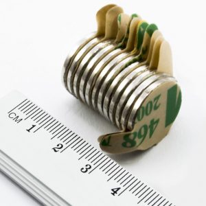 Neodymový magnet válec 20x2 mm se samolepkou - N38