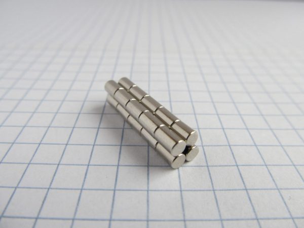 Neodymový magnet válec 3x5 mm - N38