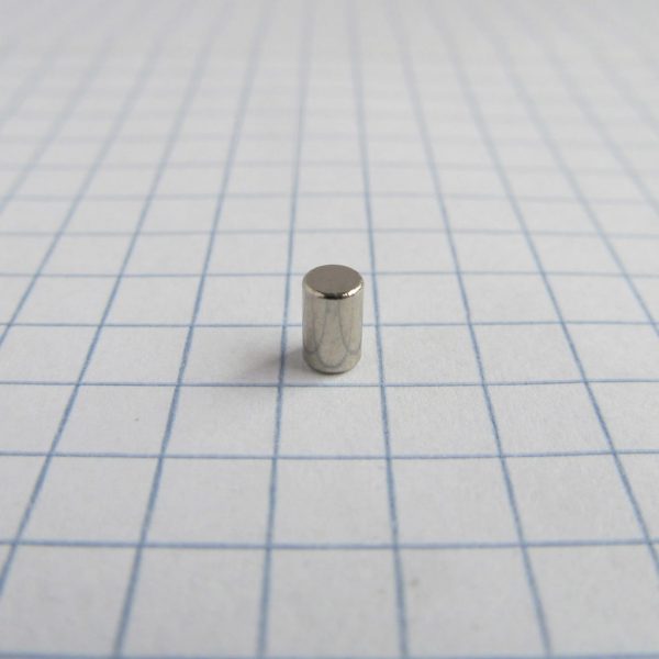 Neodymový magnet válec 3x5 mm - N38