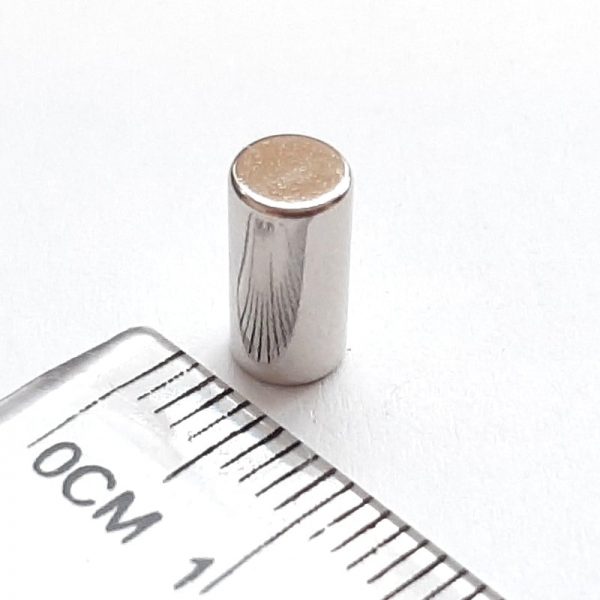 Neodymový magnet válec 5x10 mm - N38