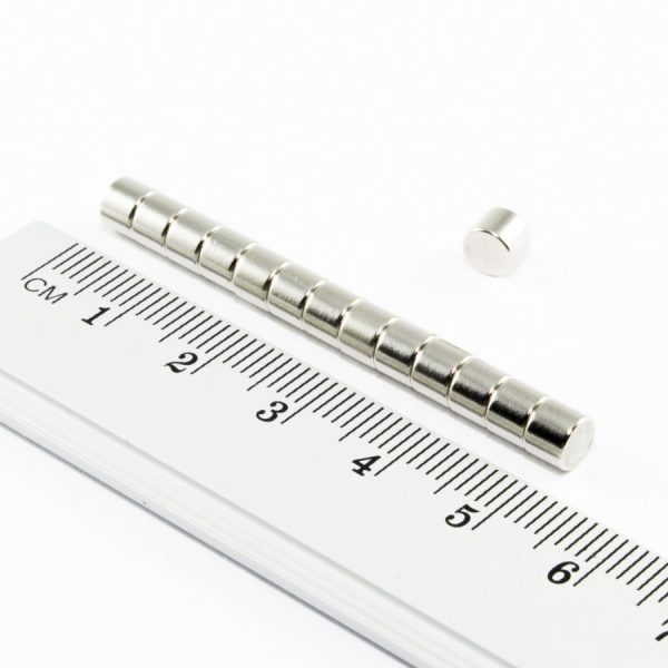 Neodymový magnet válec 5x4 mm - N38