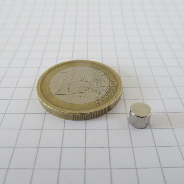 Neodymový magnet válec 5x4 mm - N38