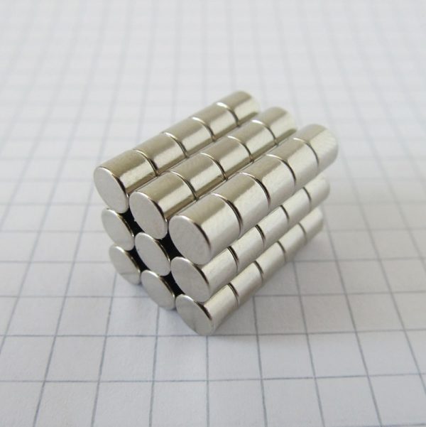 Neodymový magnet válec 5x4 mm - N38