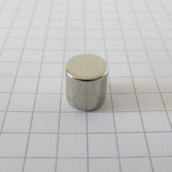 Neodymový magnet válec 8x8 mm - N42