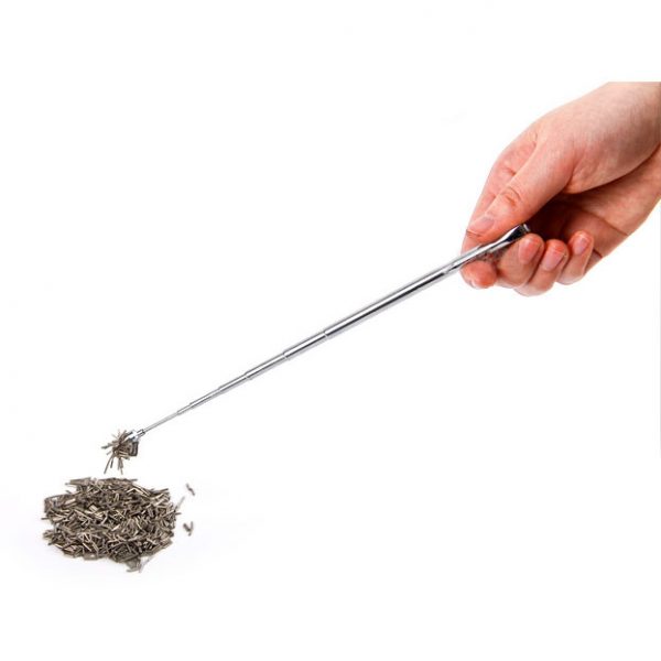 Magnetická teleskopická tyč