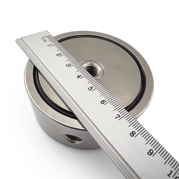 Magnet v pouzdře se závitem přes celý
 magnet 74x28 mm oboustranný