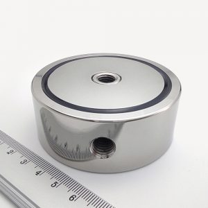 Magnet v pouzdře se závitem přes celý
 magnet 74x28 mm oboustranný