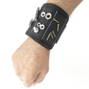 Nastavitelný magnetický náramek pro kutily