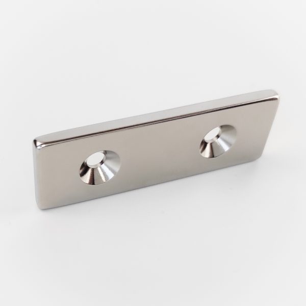 Neodymový magnet kvádr 60x20x4 mm s 2 dírami M4