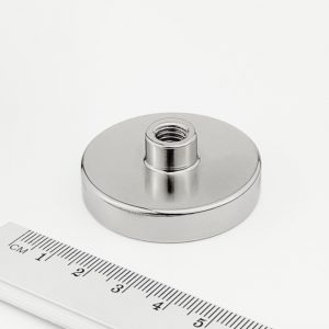 Magnet v pouzdře s vysunutým vnitřním závitem 42×8,5 mm
