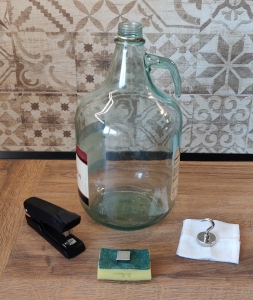 magnetický tip - čištění demižonu za pomoci magnetu