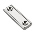 Magnety v pouzdře s dírou pro šroub – kvádry