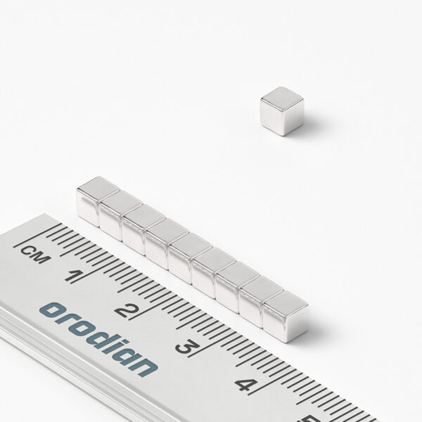 neodymový magnet kostka 4x4x4 mm
