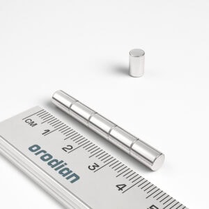 neodymový magnet válec 5x8 mm