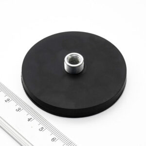 Magnety v pouzdře s vysunutým vnitřním závitem