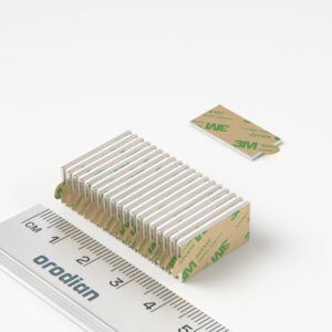 Neodymový magnet kvádr 20×10×1 mm se samolepkou - N38