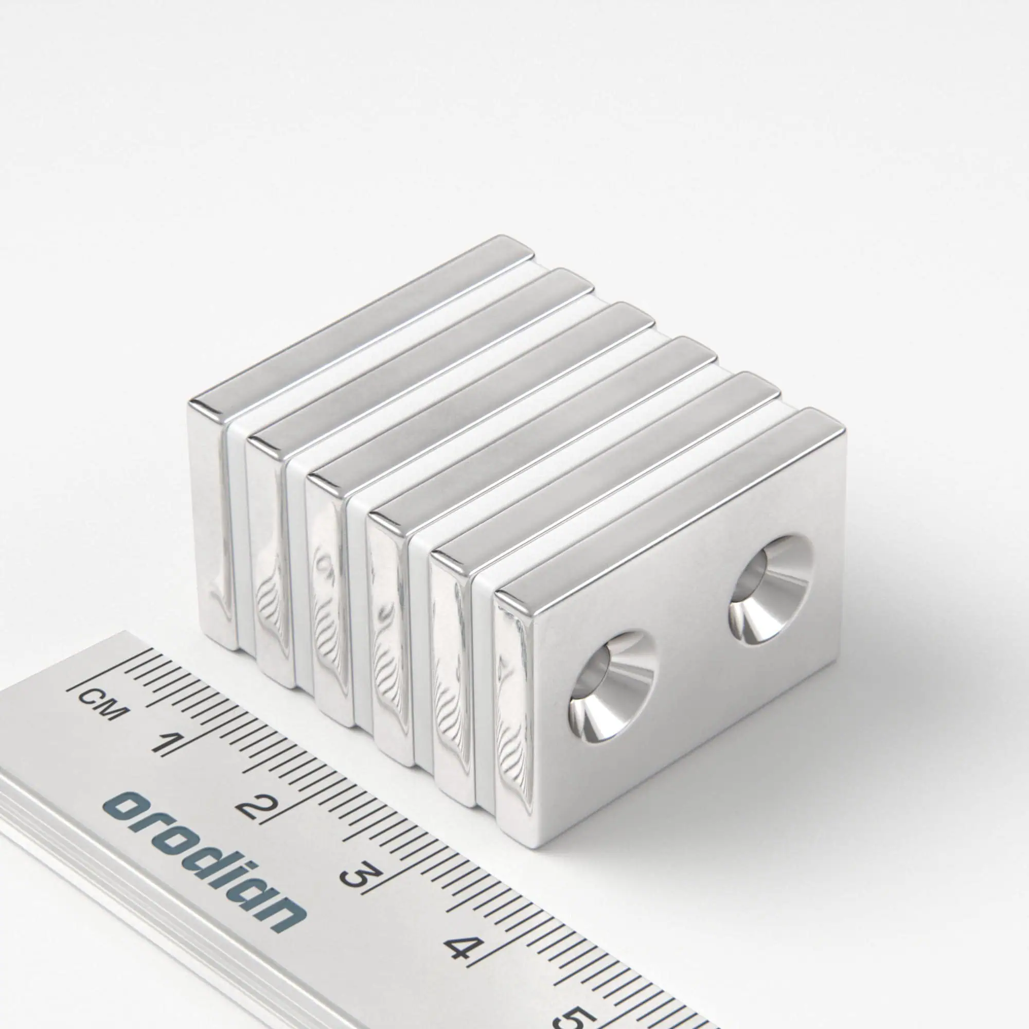 Neodymový magnet kvádr 30×20×4 mm s 2 dírami M4 (jižní pól na straně s prohlubněmi) - N38