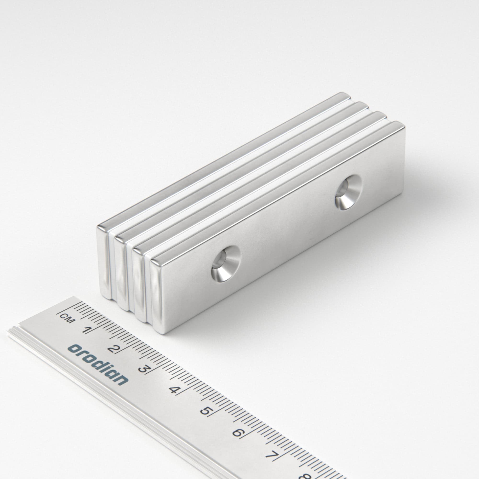 Neodymový magnet kvádr 80×20×4 mm s 2 dírami M4 (jižní pól na straně s prohlubněmi) - N38
