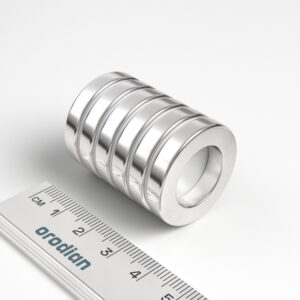 Neodymový magnet prsten 26,75-16×5 mm – N42