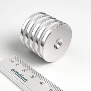 Neodymový magnet válec 34×4 mm s dírou M4 (severní pól na straně s prohlubní) - N38