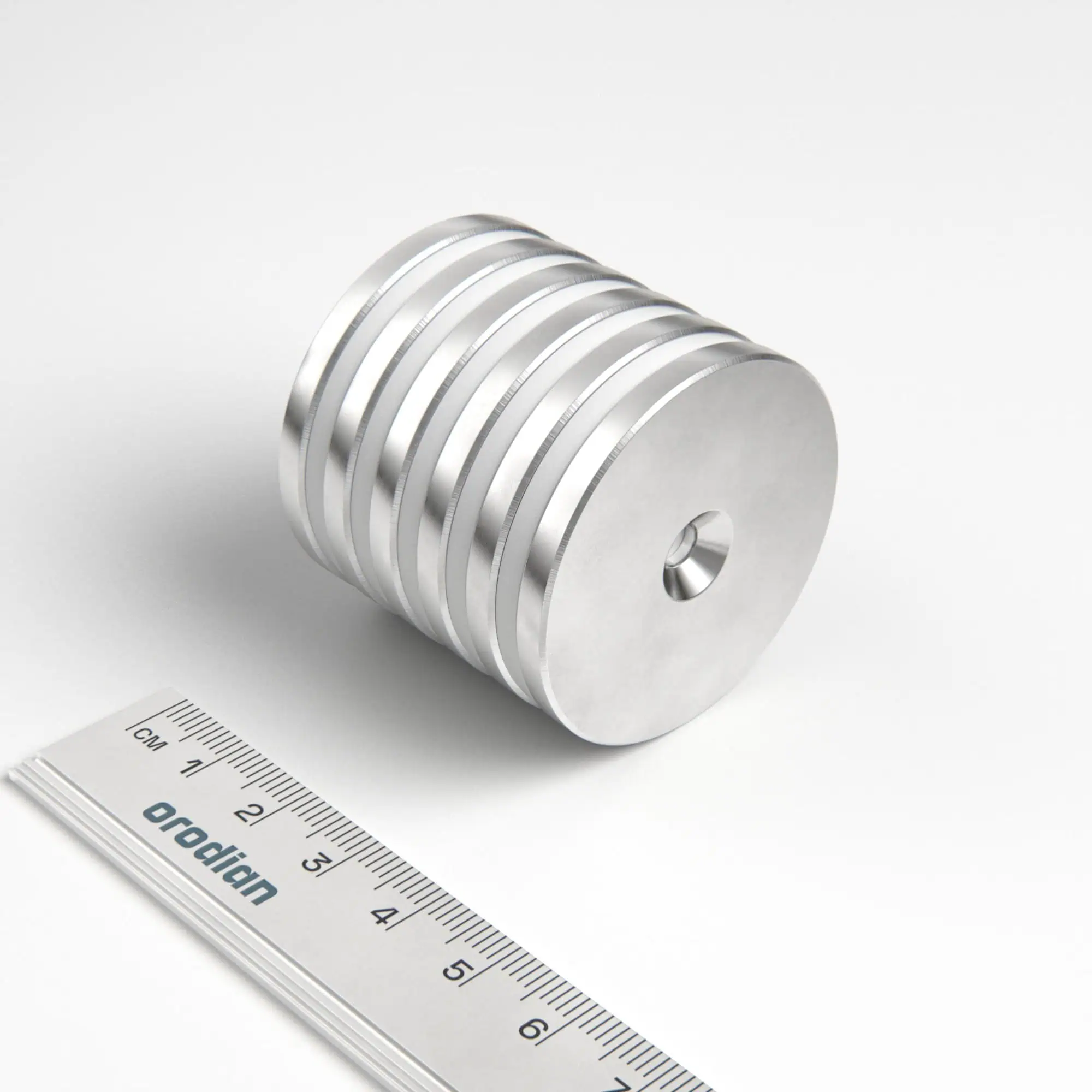 Neodymový magnet válec 42×4 mm s dírou M4 (severní pól na straně s prohlubní) - N38
